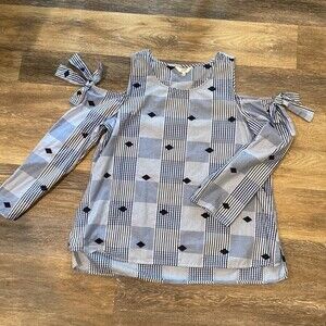 E96 Crown & Ivy Sz L Blue & white Cold Shoulder Top